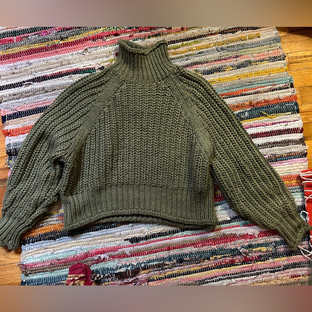H&M Cropped Knit Sweater Turtleneck sz XS
